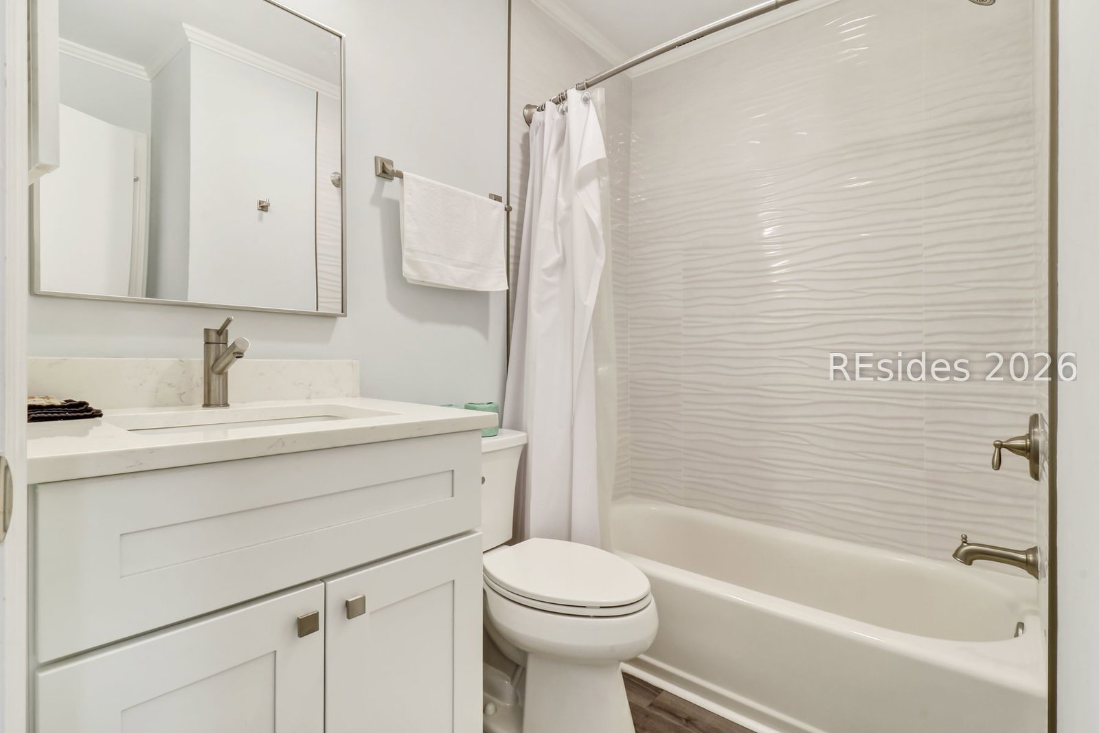 Bright, updated full bath